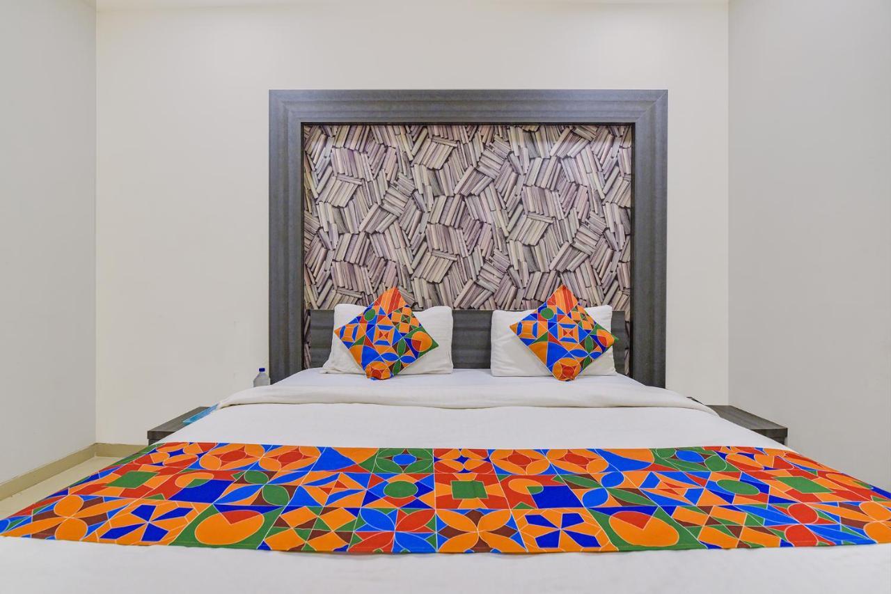 Fabexpress Pearl Villa Ahmedabad Buitenkant foto